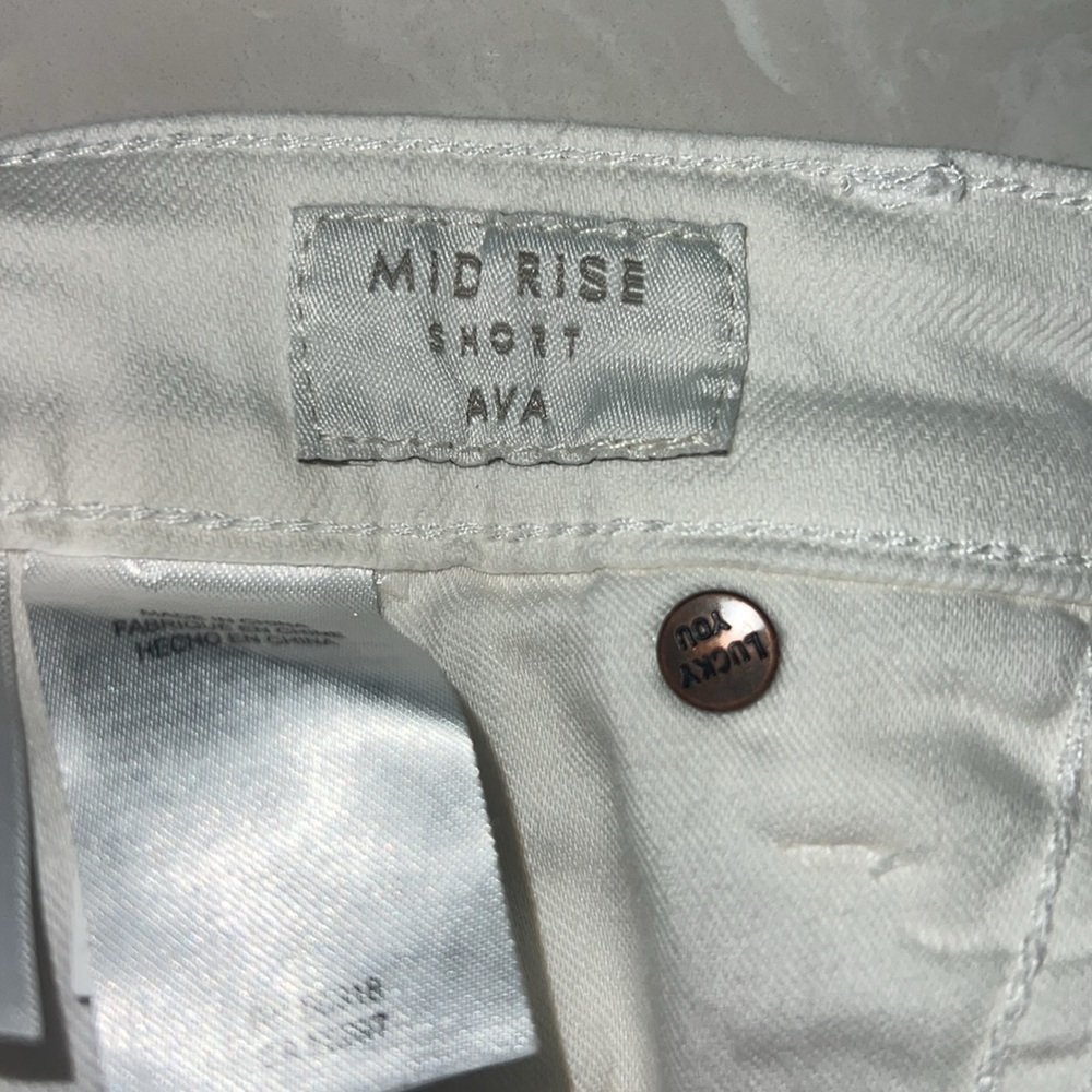 74.,Lucky brand white denim Mid Rise short “Ava” Sz. 6/28, 6”inseam, 9“rise, EUC - Picture 8 of 10